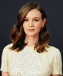 Carey Mulligan Debuts New Blonde Hair & Bob At Met Gala