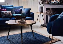 Mélange de polyester et d'acrylique bleu marine, cette étole tire son côté chic de l'apport de fibres métallisées dorées. La Decoration Bleu Marine Nous Inspire Et Vous Elle Decoration