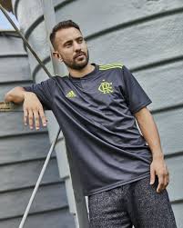Desde então jogou 199 partidas e marcou 31 gols. Com Evento Na Gavea Flamengo Lanca Sua Terceira Camisa Flamengo Ge
