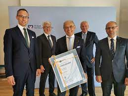 Sie können die commerzbank, deutsche bank, dresdner bank, finanzierung, genossenschaftsbank, hypothekenbanken, leasing, postbank, privatbanken, privatkundenbanken, raiffeisenbanken. Forchheimer Vr Bank Vorstandsvorsitzender Gregor Scheller Feiert 40 Jahriges Betriebsjubilaum Der Neue Wiesentbote