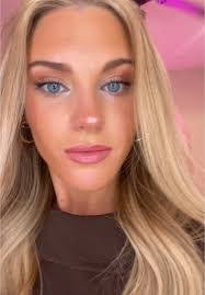 Jacquelyn Arthur's Instagram, Twitter & Facebook