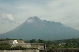 Sayang jika dilewatkan. fenomena alam ini menarik perhatian wisatawan pecinta fotografi. Bpptkg Volume Kubah Lava Merapi Lebih Besar Dan Deformasi 10 Cm Per Hari