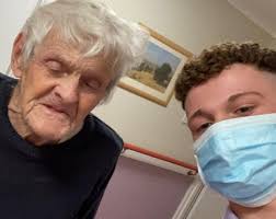 Teenager working in care home helps dementia residents with TikTok
