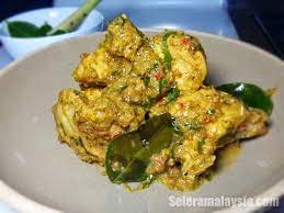 Hidangan yang sedap dimakan bersama lemang, ketupat. Rendang Ayam Negeri Sembilan Resipi Masakan Dan Cuti Cuti Malaysia Spicy Dishes Cooking Recipes Recipes