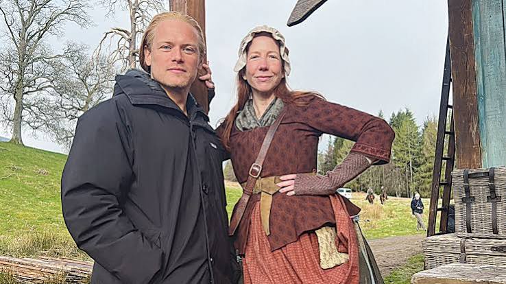 On Set of 'Outlander' Season 8: What It's Like to Film a Scene With Sam  Heughan and Caitriona Balfe (Exclusive)