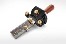 The veritas mkii guide has a good heft and rolls very smoothly atop any kind of whetstone or honing plate. Veritas Mk Ii Honing Guide The Woodsmith Store