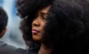 Assa traoré, figure française de la lutte antiraciste, comparaît ce jeudi 6 mai devant le tribunal ce jeudi, assa traoré sera confrontée aux trois gendarmes qu'elle accuse d'être à l'origine de la mort. Condamnee Assa Traore S Entete Causeur