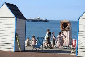 Stunning Photographs Capture Eddie Izzard Bringing Llandudno Alive In 1930s Thriller North Wales Live