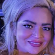 Tara Bratton's Instagram, Twitter & Facebook