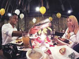 Banglo lama ini mempunyai satu bilik tidur dan satu bilik tetapi sahaja tetapi ia nya mempunyai laman yang sangat cantik dan luas seluas 24,000 kaki persegi. Tempat Menarik Celebrate Birthday Di Kl Lokasi Percutian Kegemaran 2017