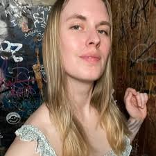 Lydia Billings's Instagram, Twitter & Facebook