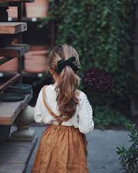 Kids fashion blog specialising in designer kids fashion trends and lifestyle. Bild Konnte Enthalten Eine Oder Mehrere Personen Personen Die Stehen Kind Und Im Freien Little Girl Fashion Girl Fashion Fashion