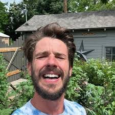 Eric Rooney's Instagram, Twitter & Facebook