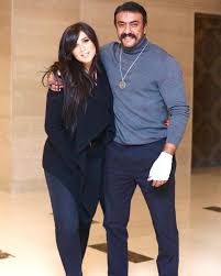 مشاهدة و تحميل مسلسل الدراما المصري بطولة ياسمين عبد العزيز وزوجها أحمد العوضي مسلسل اللي مالوش كبير s01 الجزء 1 الموسم الاول الحلقة 2 كاملة اون لاين تحميل مباشر مسلسل elle maloush kbeer 2021 e02 online hd اونلاين مشاهدة جميع حلقات مسلسلات. Ø£Ø­Ù…Ø¯ Ø§Ù„Ø¹ÙˆØ¶ÙŠ ÙŠØ±Ø¯ Ø¹Ù„Ù‰ Ø£Ø®Ø¨Ø§Ø± Ø­Ø°Ù ÙŠØ§Ø³Ù…ÙŠÙ† Ø¹Ø¨Ø¯Ø§Ù„Ø¹Ø²ÙŠØ² Ù„ØµÙˆØ±ØªÙ‡ Ù…Ù† Ø¨ÙˆØ³ØªØ± Ø§Ù„Ù„ÙŠ Ù…Ø§Ù„ÙˆØ´ ÙƒØ¨ÙŠØ±