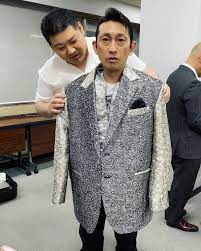 北島兄弟はinstagramを利用しています 僕の衣裳を福田こうへいさんが着たら 福田さん曰く 僕の衣裳で３着くらい作れそうだ と 福田こうへい さん 大江裕 楽屋 衣裳 サイズ 着物 men s blazer blazer fashion
