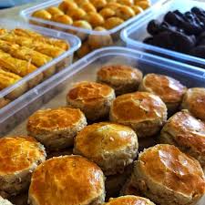 Kuning telur 2 buah, dan 1 sendok makan mentega. Termurah Kue Kacang Mongki Shopee Indonesia