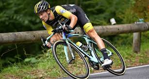 Früher flog primoz roglic (30) durch die luft, heute fliegt er über den asphalt. Ein Ex Skispringer Radelt Allen Davon Radsport Badische Zeitung