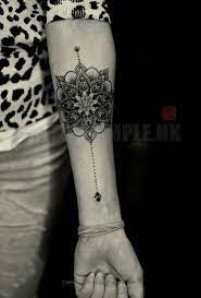 O Significado Da Tatuagem De Mandala E 20 Exemplos Para Te Inspirar Tinta Na Pele Tatuagem Tattoos Tattoo Designs Body Art Tattoos