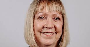 Debra Henley's Instagram, Twitter & Facebook