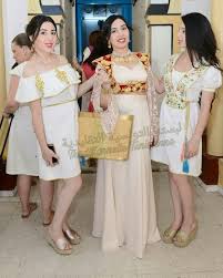 La chanson cubaine traditionnelle se caractérise par un certain nombre de thématiques récurrentes 1 : Tenue Traditionnelle Tunisienne Femme Www Macj Com Br
