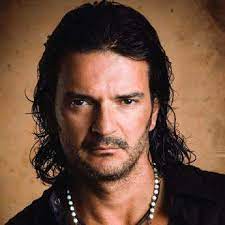 Letra y música de sus canciones con notas para guitarra. Ricardo Arjona Ecured