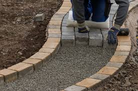 Pflastersteine sind ein langlebiger und naturverbundener belag für gartenwege, sitzplätze, den gartenpavillon und die terrasse. Gartenweg Pflastern Anleitung Zum Verlegen Von Pflastersteinen