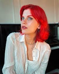 Rosanna Stafford's Instagram, Twitter & Facebook