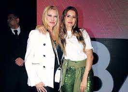 Her birthday, what she did before fame, her family life, fun trivia facts, popularity rankings, and more. Por Que Mica Tinelli No Se Despega Ni A Sol Ni Sombra De Soledad Aquino Su Mama Revista Paparazzi