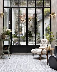 15 Idees Deco Avec Des Carreaux De Ciment Shake My Blog Loft Verriere Cote Maison Hotel Henriette Paris