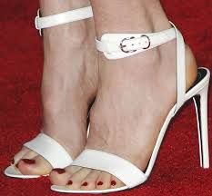 Julianne moore's feet are okay! Julianne Moore In Stunning White Gown And Matching Ankle Strap Sandals Ankle Strap Sandals Julianne Moore Ankle Strap