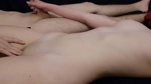 我看到一个男人手淫并向他提供我的帮助