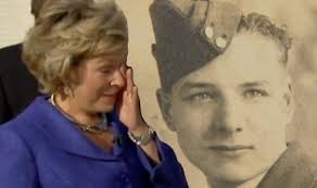 Antiques Roadshow expert in tears as guest shares final letter from RAF  gunner