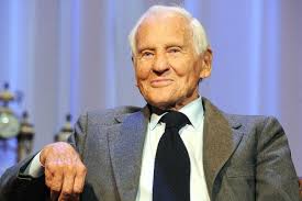 Un plaisir d'un niveau très élevé, un plaisir qui demande des efforts, un plaisir différent que d'aller jouer aux courses ou d'aller dans une boîte de nuit, mais jdo : 9 Citations Pour Apprecier Les Traits D Esprit De Jean D Ormesson