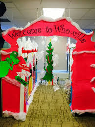 20 Simple Office Christmas Decoration Ideas Which Are The Best Of All Times Blurmark Christmas Cubicle Decorations Office Christmas Decorations Grinch Christmas Decorations