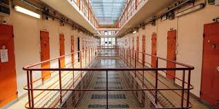 Rester à la maison est primordial pendant le. Un Surveillant De La Prison Pour Femmes De Fresnes Ecroue Pour Chantage Sexuel Le Point