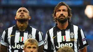 Arturo Vidal Cium Logo Juventus Sebelum Bobol Gawang Sang Mantan
