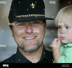 Billy Stade with 2-year-old son, Strider Stade, wears a Green Apple Tree  cap at The Closet in Costa Mesa, California, May 26, 2004. (Photo by Jeb  Harris/Orange County Register/KRT Stock Photo