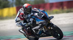 He withdrew from the 2018 season with the tech3 yamaha satellite team due to illness. Jonas Folger Official Homepage