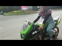 Mazz yeye phonk 9 months ago. Keren Hijaber Cantik Naik Motor Ninja Youtube