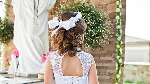 In diesem beitrag finden sie die besten bilder von 15 super trend frisuren für graue haare, die sie deffinitely lieben! Frisuren Fur Die Erstkommunion 12 Einfache Und Schone Ideen