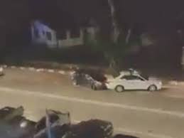 Adakah anda memerlukan pinjaman cepat dengan kadar faedah yang relatif rendah serendah 2% ?, cari lagi kerana linda moore firma pinjaman menawarkan pinjaman perniagaan, pinjaman peribadi, pinjaman rumah, pinjaman kereta, pinjaman pelajar, pinjaman penyatuan hutang e.t.c. Tiga Ditahan Langgar Kereta Polis