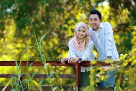 Unik islami casual dan romantis. Foto Prewedding Hijab Outdoor Paling Bagus Foto Perkawinan Gambar Perkawinan Romantis