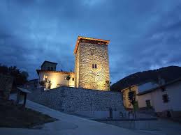 Entrevista con Jon e Iban, los nuevos adjudicatarios para la gestión del  Hotel rural Torre de Uriz, edificio medieval restaurado por el Gobierno de  Navarra en el Valle de Arce