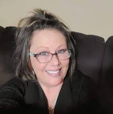 Lynda Downs's Instagram, Twitter & Facebook