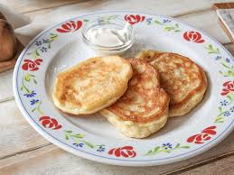 Die Russische Kuche Hat Viele Traditionelle Gerichte Von Bortsch Pelmeni Oder Auch Blinis Es Gibt Vie Traditionelle Russische Kuche Russische Kuche Rezepte