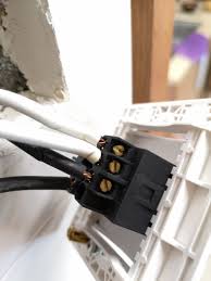 Saya akan berbagi pengalaman mengenai cara memasang pemanas air (water heater) gas untuk keperluan mandi. Heater Switch Question