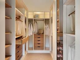 1001 Ideen Fur Offener Kleiderschrank Tolle Wohnideen Ankleide Zimmer Begehbarer Kleiderschrank Mobel Ankleide
