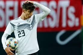 افتتح الضيوف التسجيل في الدقيقة 29، بعد تمريرة خلفية من صانع الالعاب كاي هافيرتز إلى الجامايكي ليون بايلي فسددها بيسراه في قلب المرمى. Ø§Ù„Ù€ÙƒØ±Ø© Ø§Ù„Ù€Ø¯ÙˆÙ„ÙŠÙ€Ø© Ù‡Ø§ÙÙŠØ±ØªØ² ÙŠØºÙŠØ¨ Ø¹Ù† ØµÙÙˆÙ Ø§Ù„Ù…Ù†ØªØ®Ø¨ Ø§Ù„Ø£Ù„Ù…Ø§Ù†ÙŠ Ø¨Ø³Ø¨Ø¨ Ø§Ù„Ø¥ØµØ§Ø¨Ø©