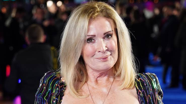 Coronation Street star Beverley Callard reveals breast cancer diagnosis |  ITV News