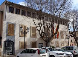 Bine conectat la multe locuri de interes, mallorca can caragol hotel se află la 350 de metri de stația de autobuz placa espanya. Sencelles Eine Stadt Im Zentrum Von Mallorca